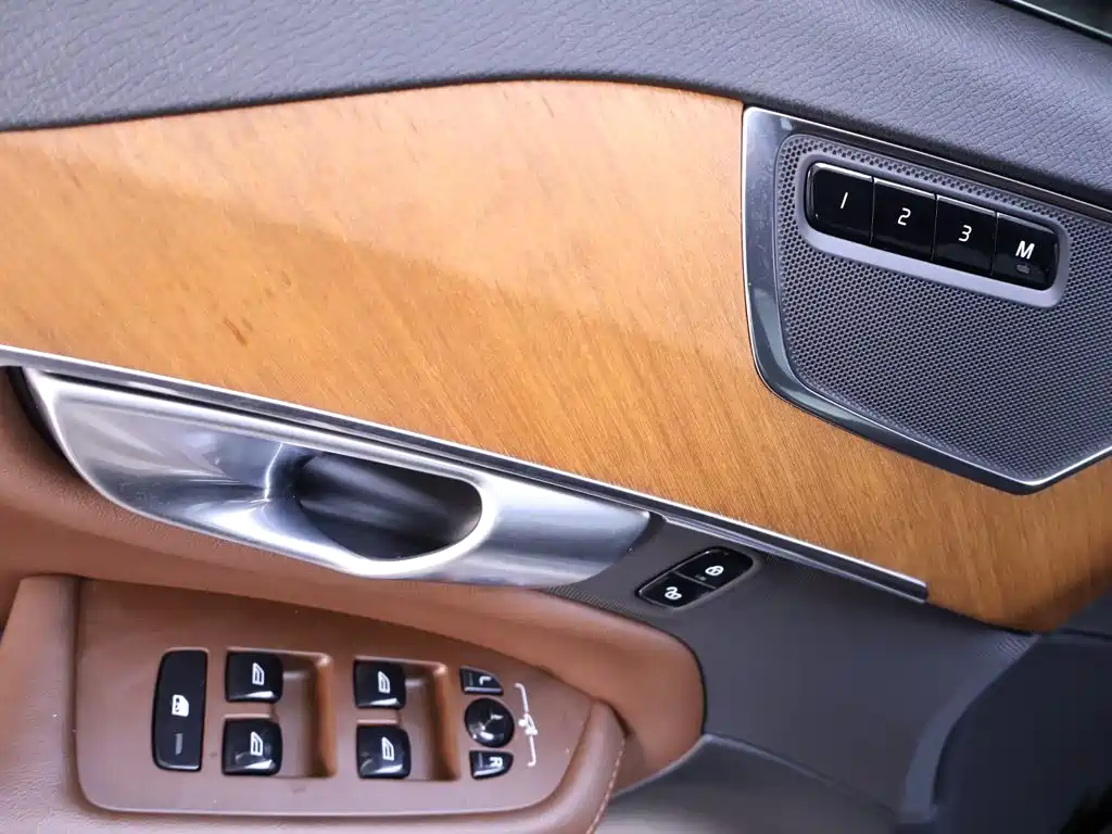 Volvo XC90 — фото 17