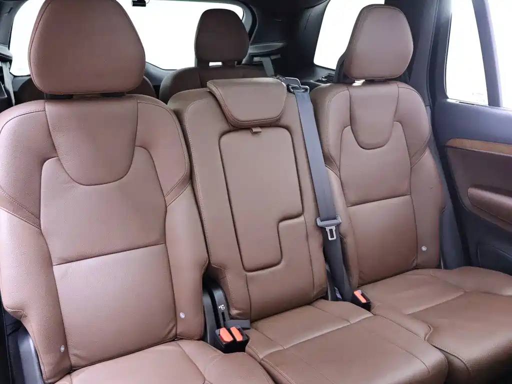 Volvo XC90 — фото 23