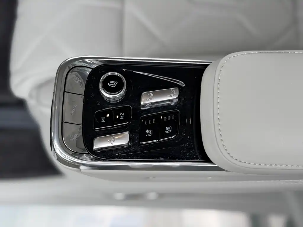 Volvo EM90 — фото 17