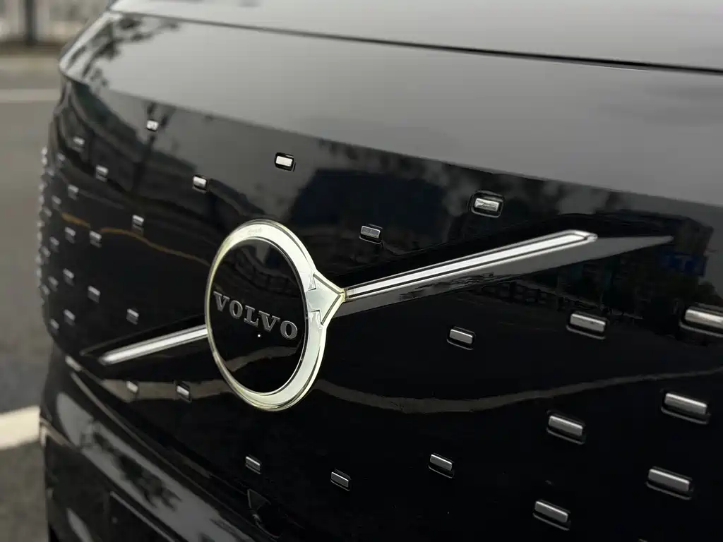 Volvo EM90 — фото 9