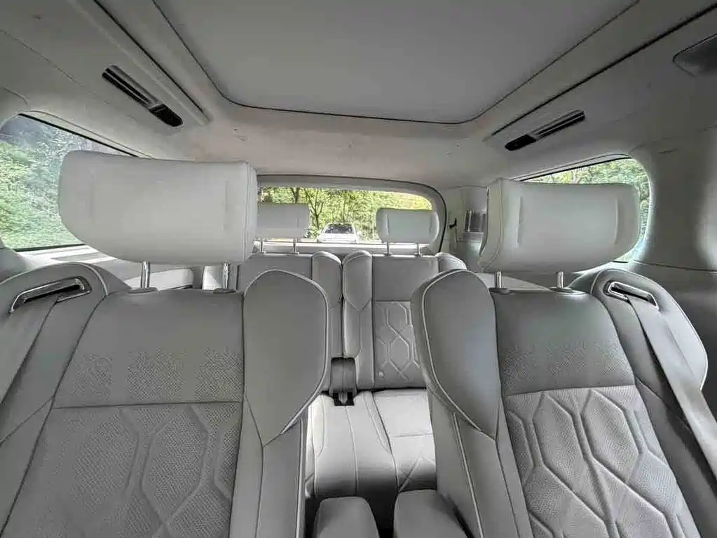 Volvo EM90 — фото 10