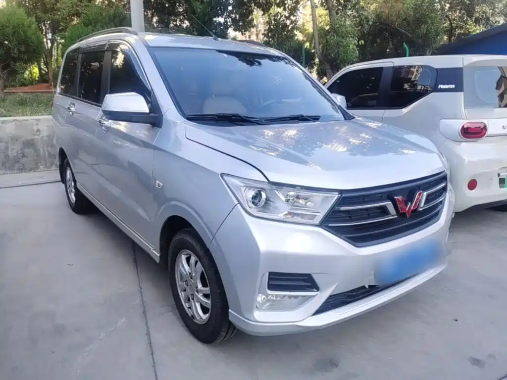 Wuling Hongguang — фото 4