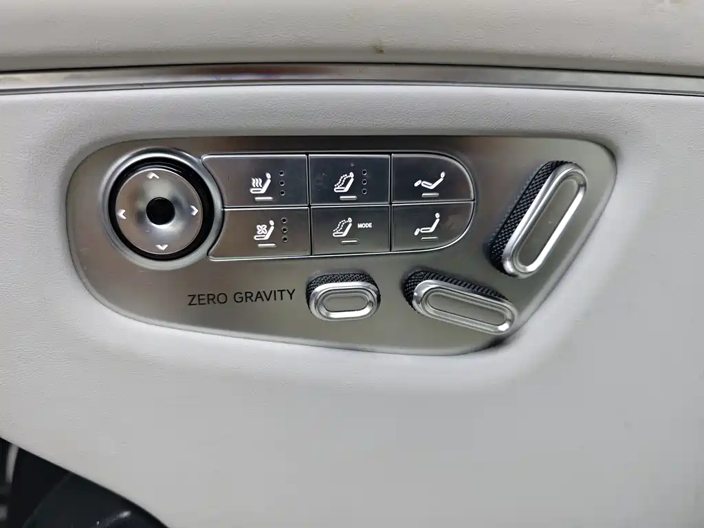 XPeng X9 — фото 11