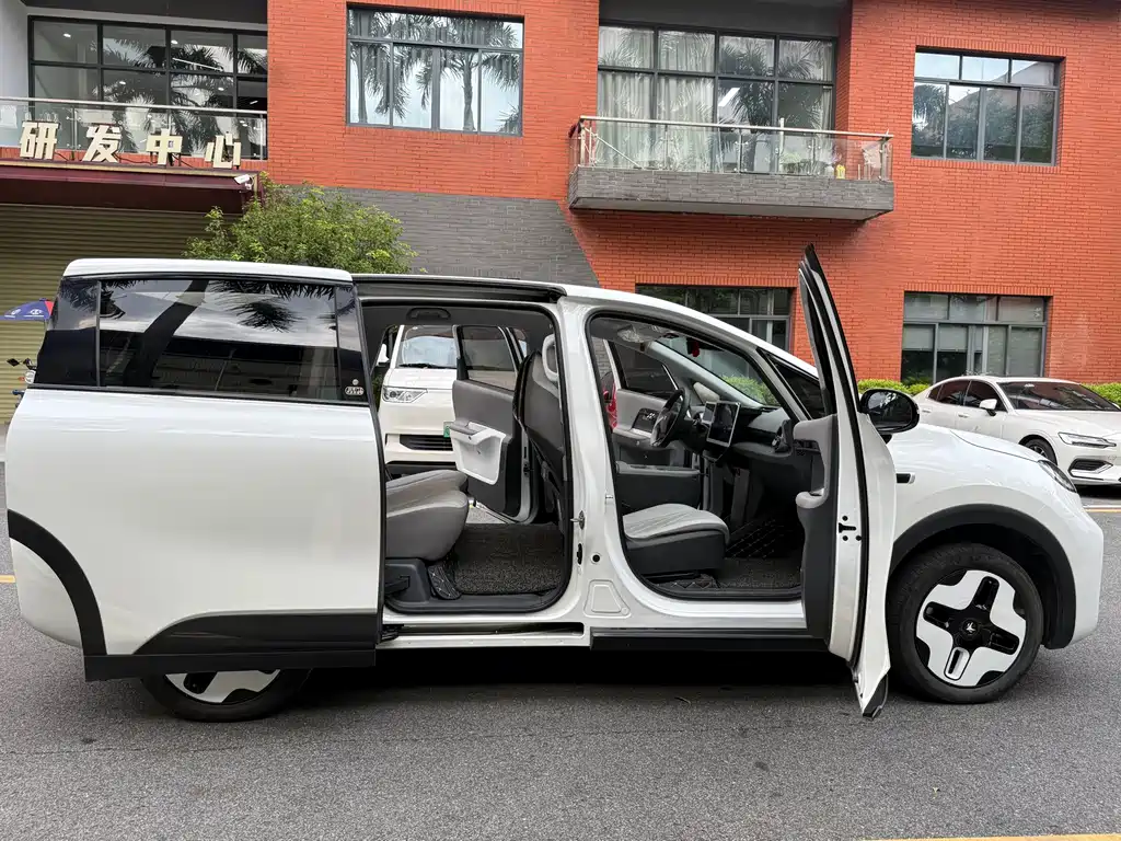 ARCFOX S — фото 8