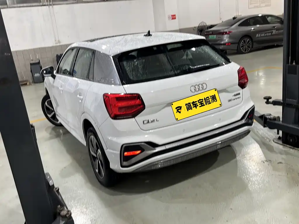 Audi Q2L e-tron — фото 4