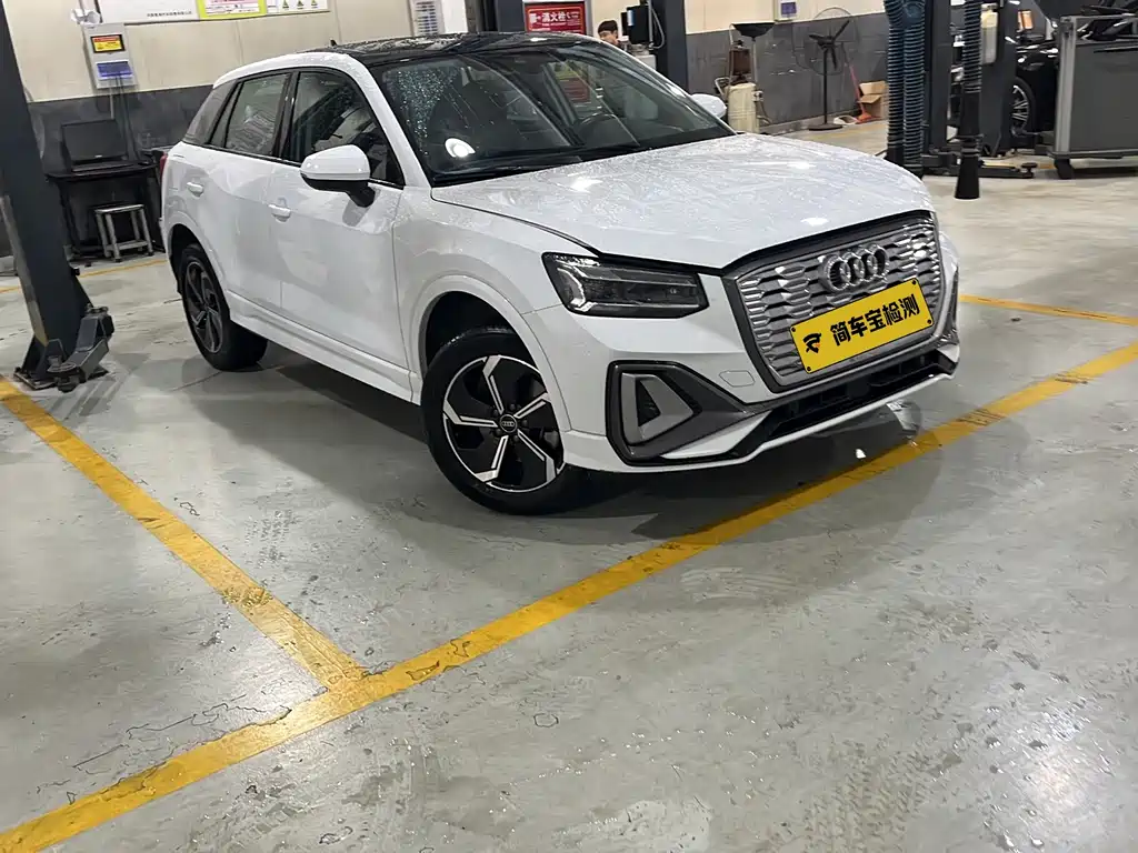 Audi Q2L e-tron — фото 6