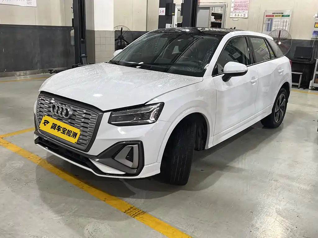 Audi Q2L e-tron — фото 7