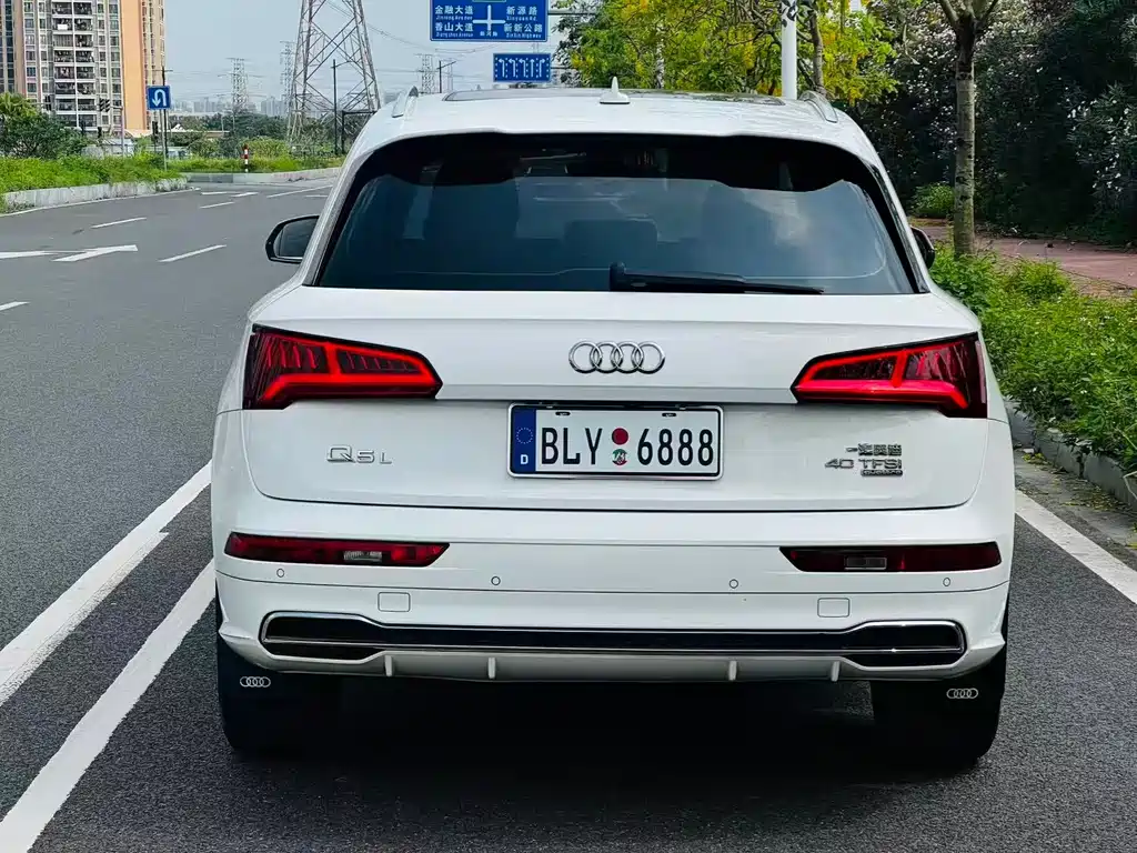 Audi Q5L — фото 4