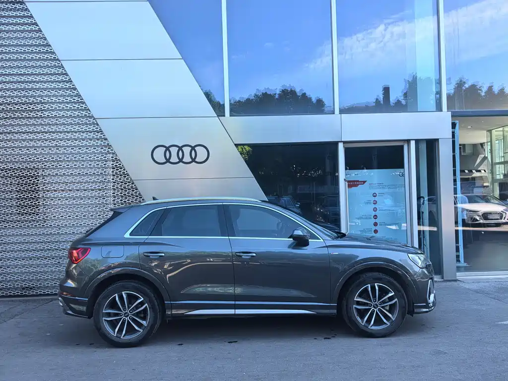 Audi Q3 — фото 11