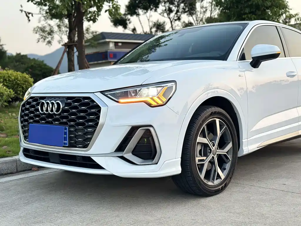 Audi Q3 Sportback — фото 17