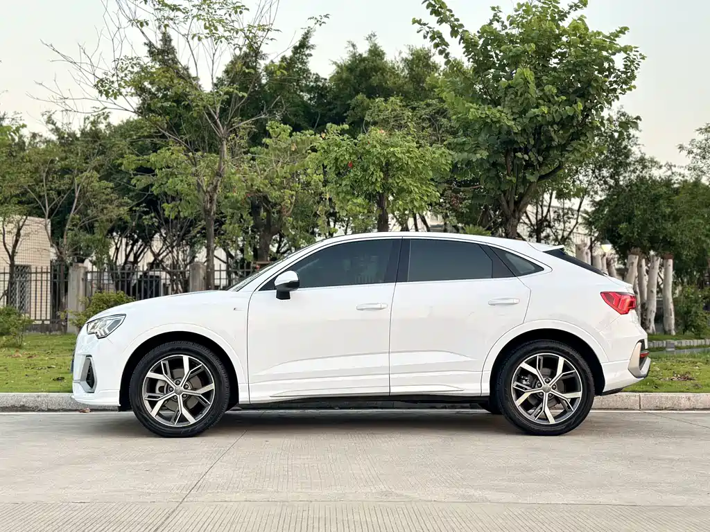 Audi Q3 Sportback — фото 18