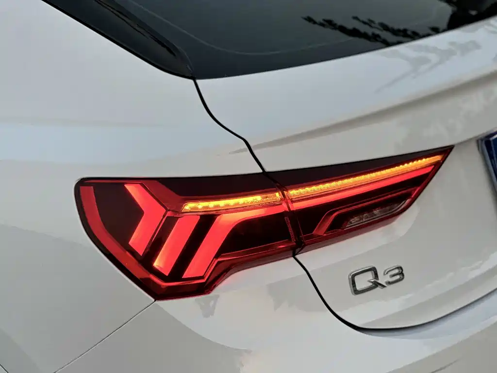 Audi Q3 Sportback — фото 19