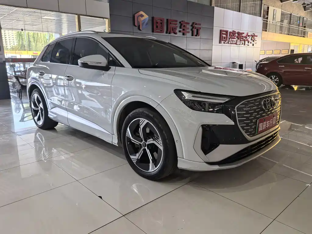 Audi Q4 e-tron — фото 3