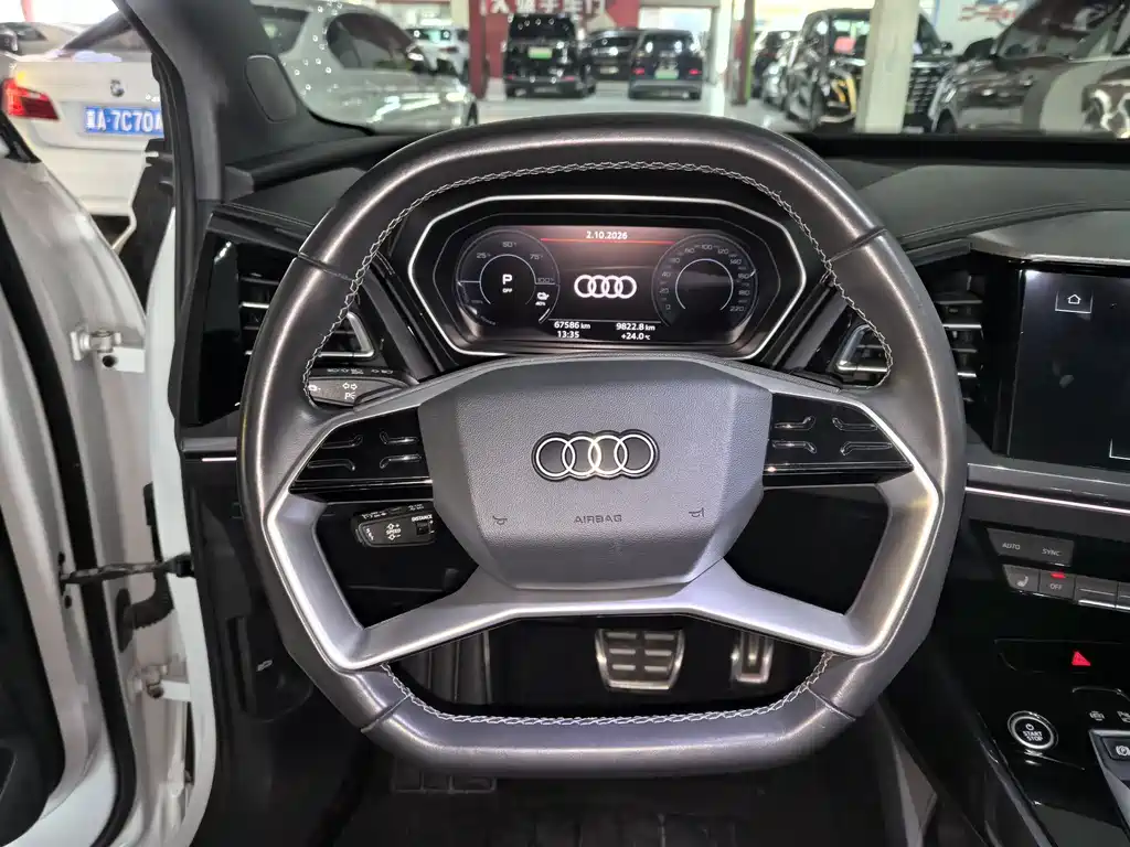 Audi Q4 e-tron — фото 9
