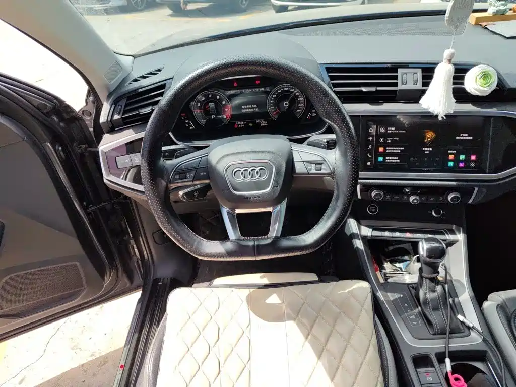 Audi Q3 — фото 11