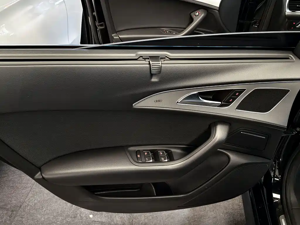 Audi A6L — фото 10