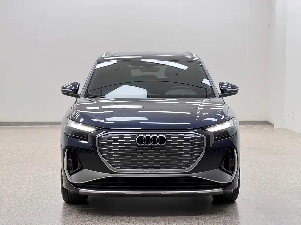 Audi Q4 e-tron — фото 2
