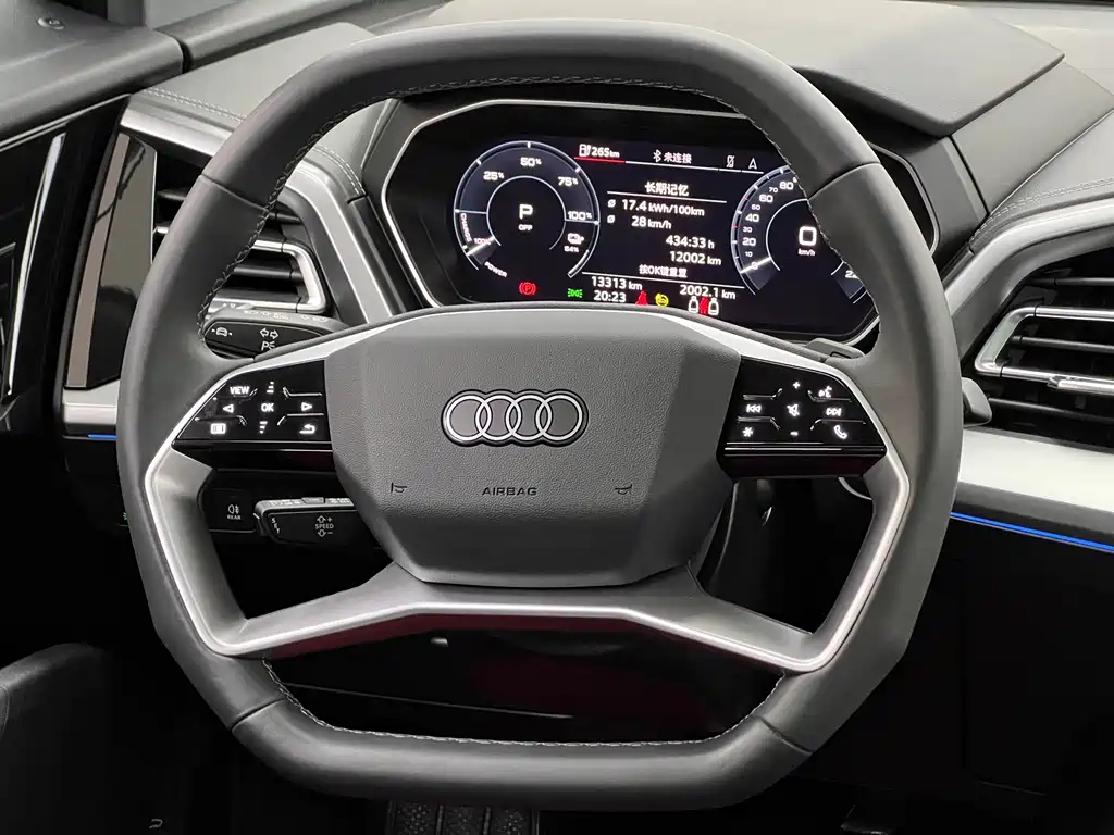 Audi Q4 e-tron — фото 21