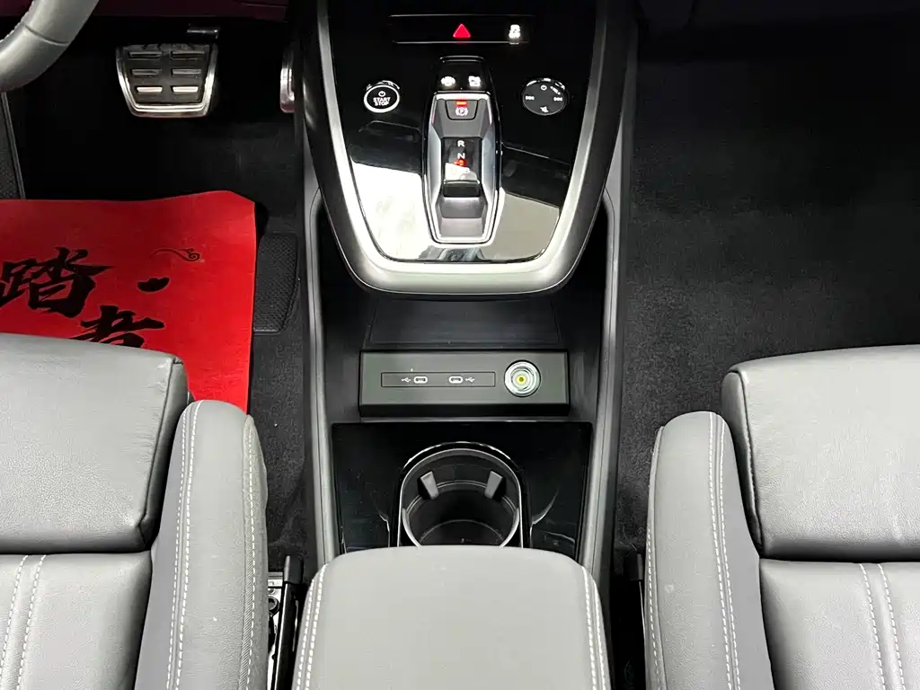 Audi Q4 e-tron — фото 24