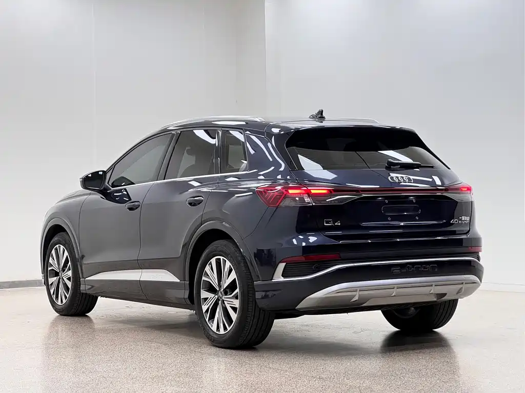 Audi Q4 e-tron — фото 4