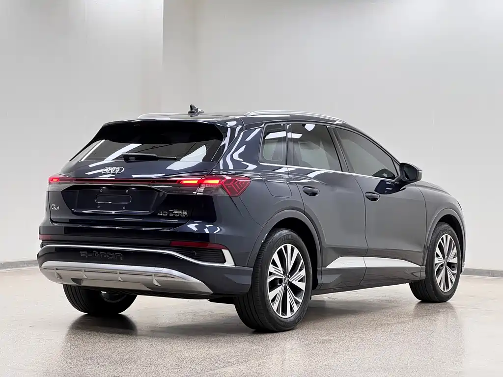 Audi Q4 e-tron — фото 6