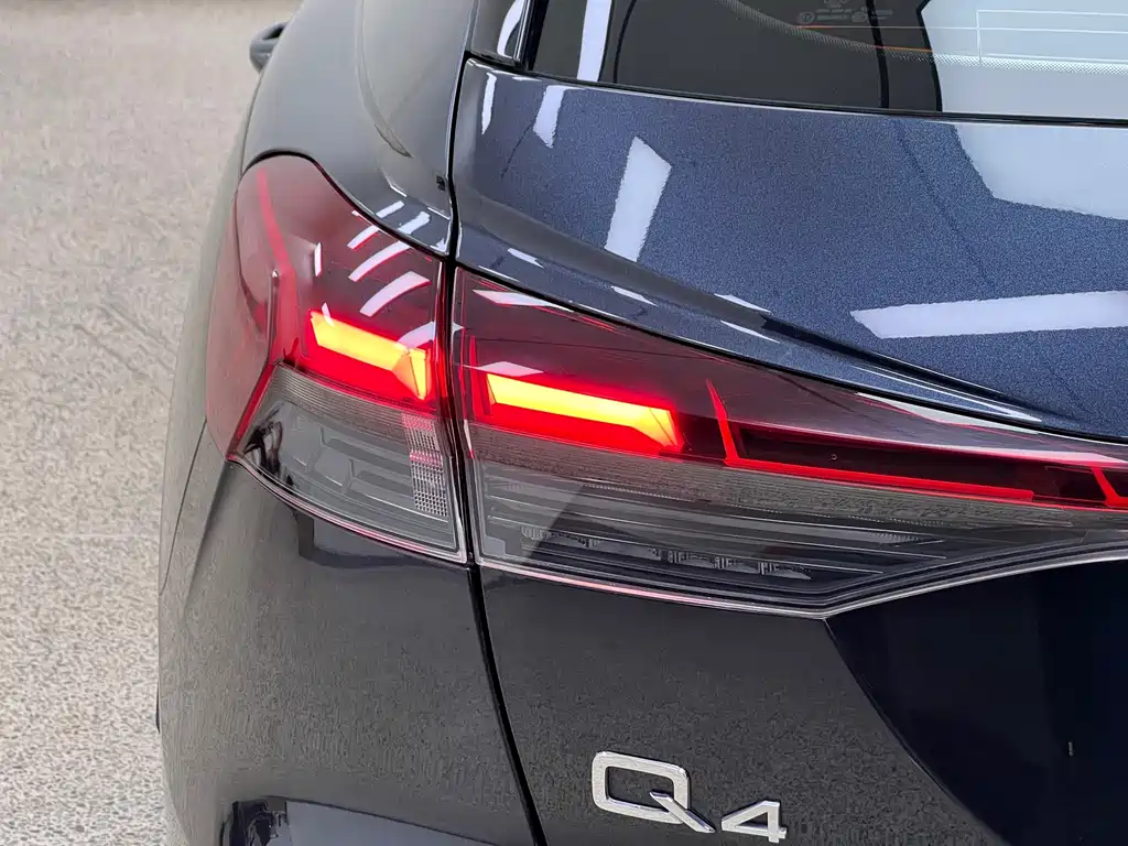 Audi Q4 e-tron — фото 9