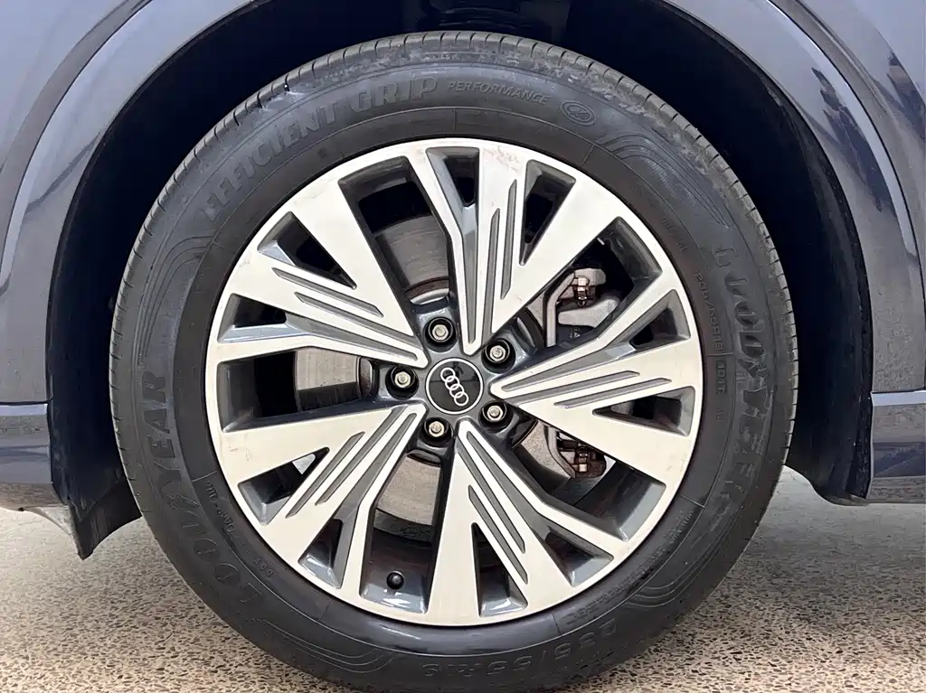Audi Q4 e-tron — фото 10