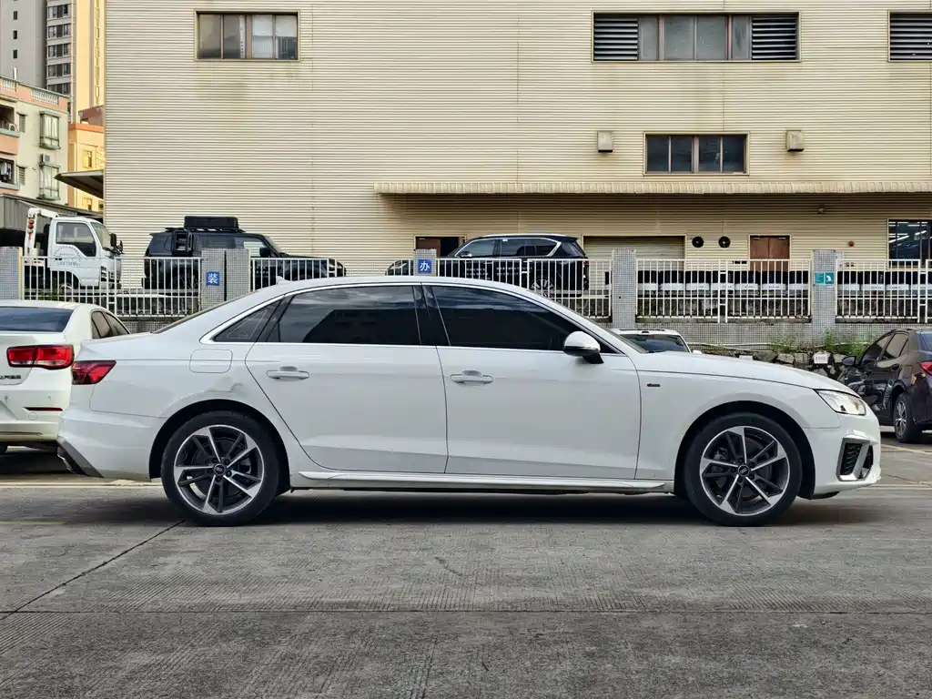 Audi A4L — фото 3
