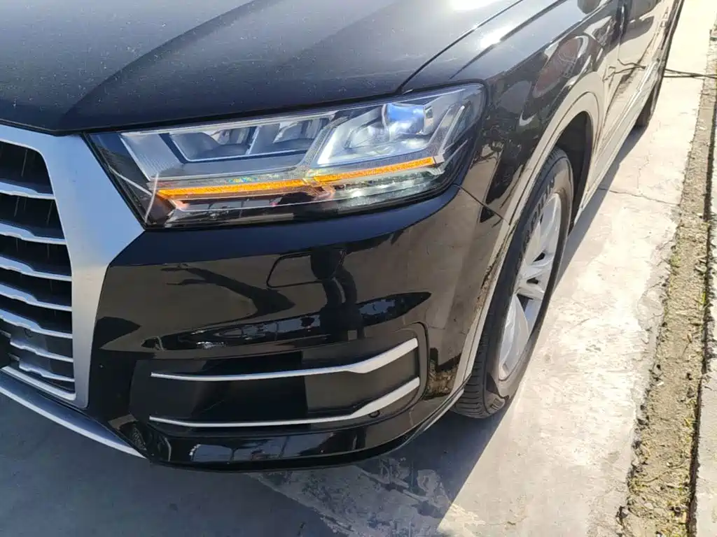 Audi Q7 — фото 18