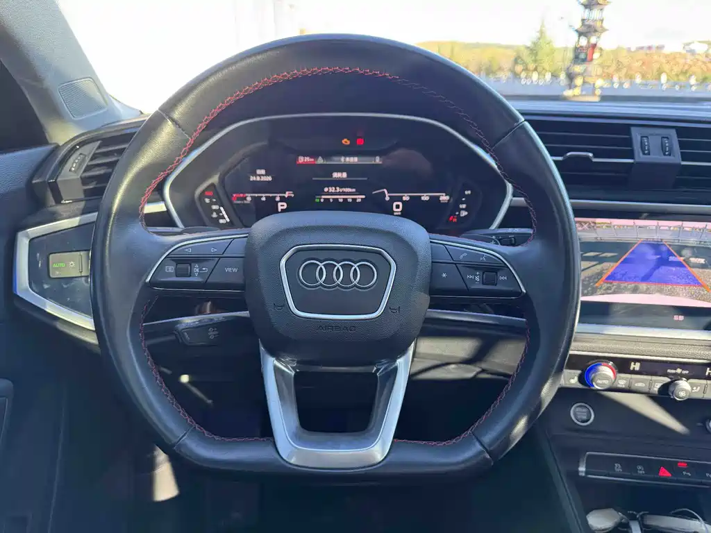 Audi Q3 — фото 15