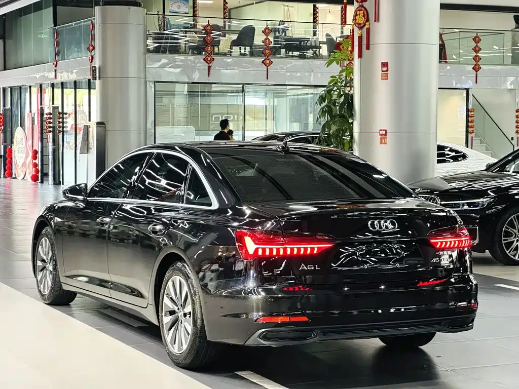 Audi A6L — фото 7
