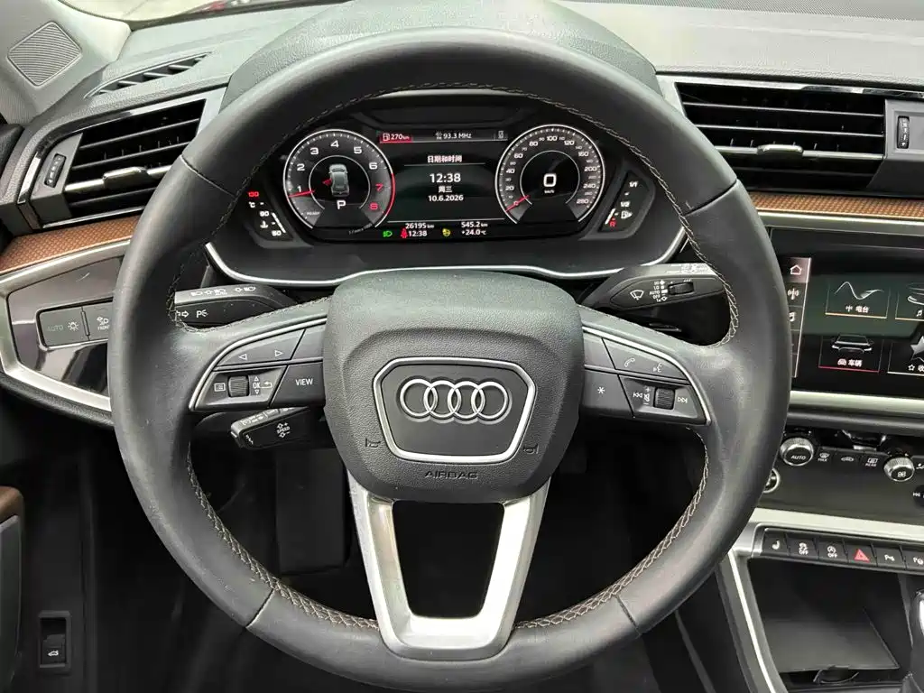 Audi Q3 — фото 8