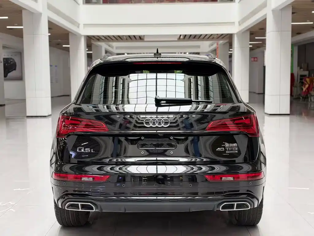 Audi Q5L — фото 6