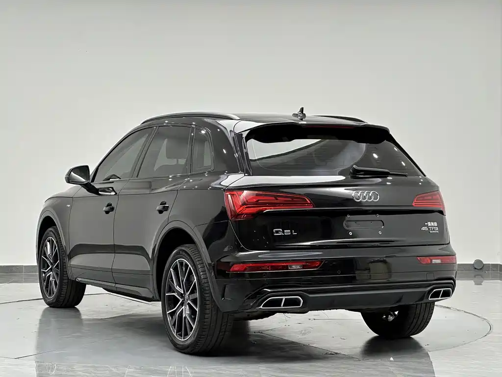 Audi Q5L — фото 5