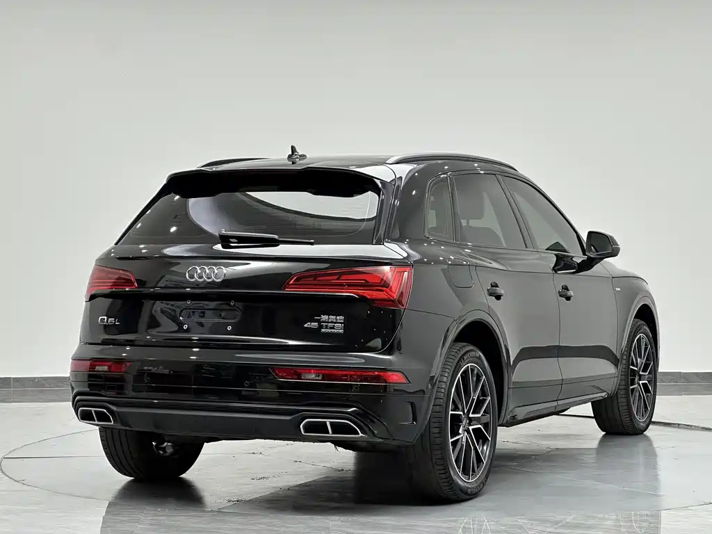 Audi Q5L — фото 8