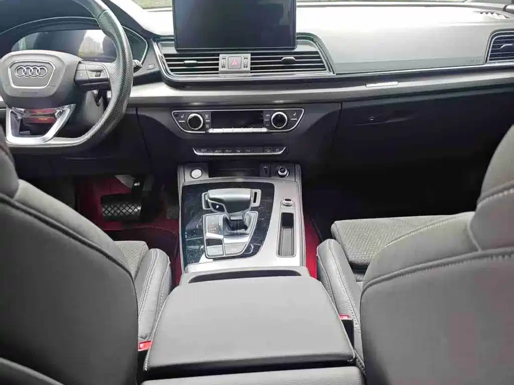 Audi Q5L Sportback — фото 4
