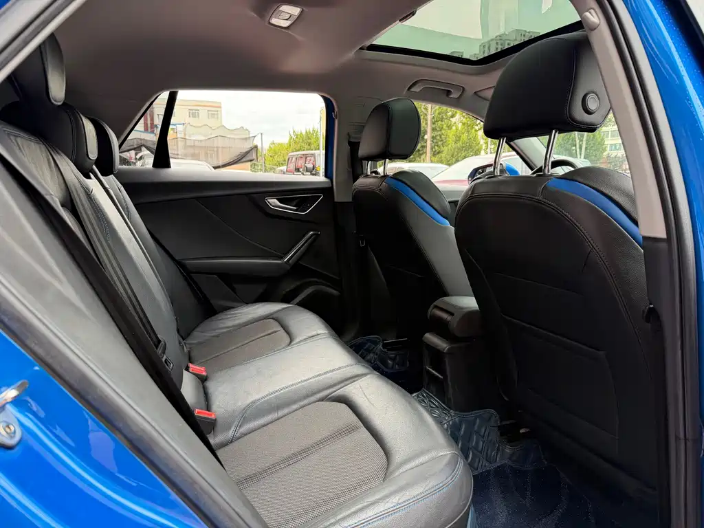 Audi Q2L e-tron — фото 13