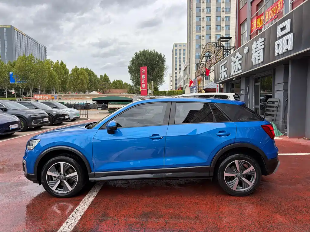 Audi Q2L e-tron — фото 3