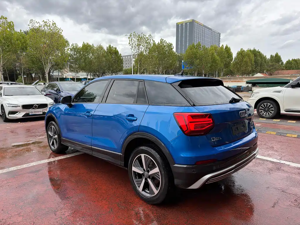 Audi Q2L e-tron — фото 4