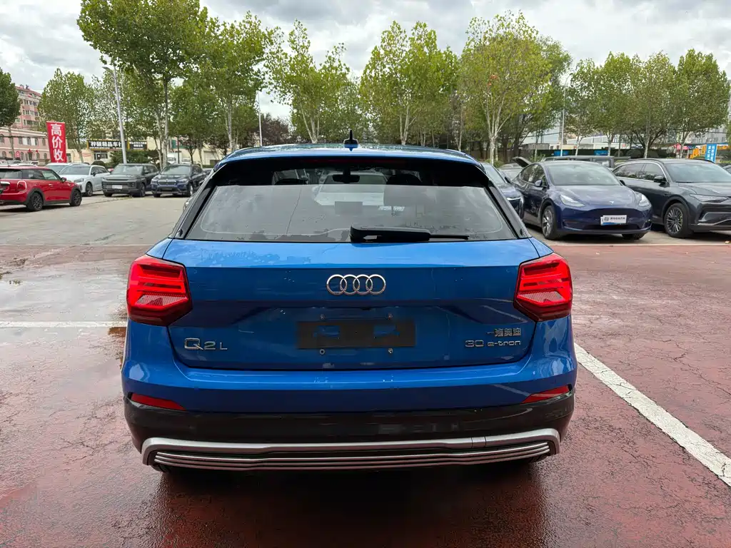 Audi Q2L e-tron — фото 5