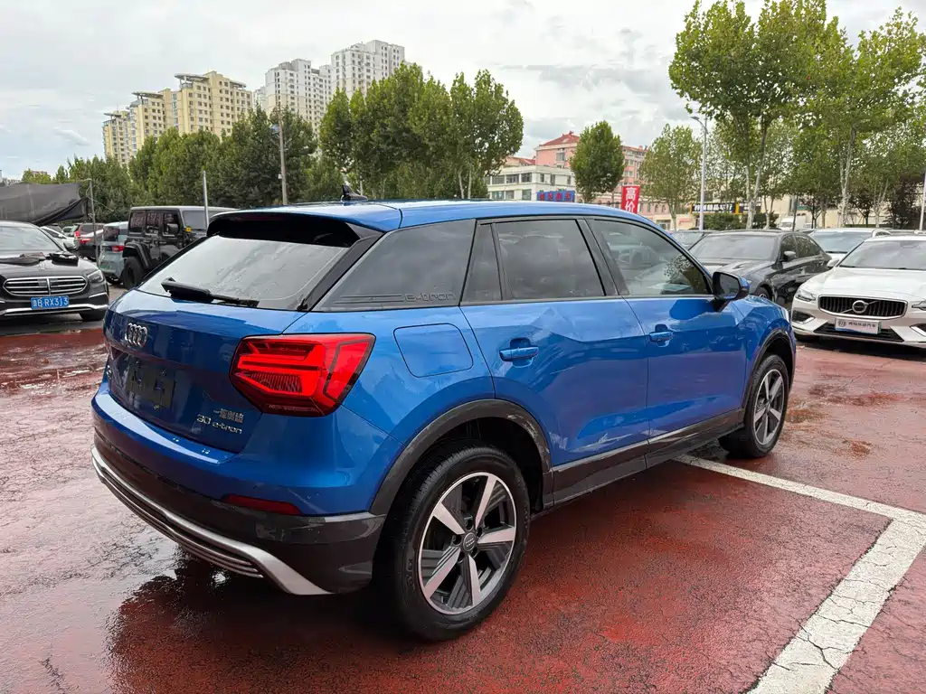 Audi Q2L e-tron — фото 6