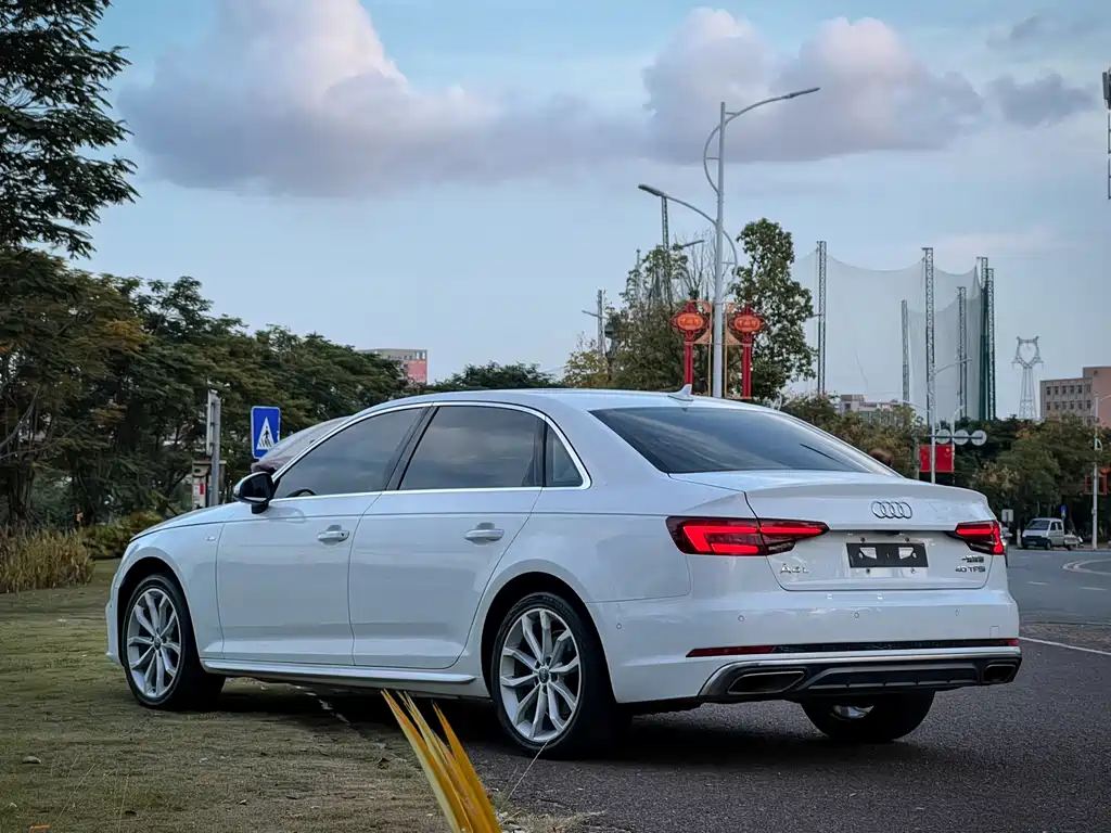Audi A4L — фото 7