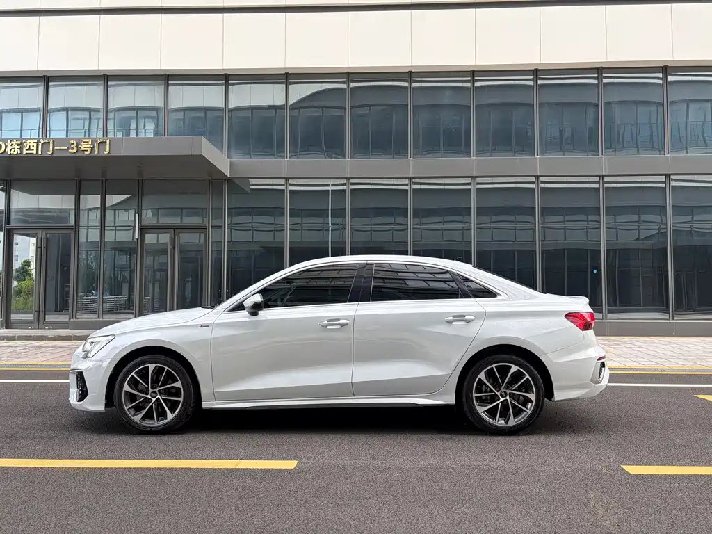 Audi A3 — фото 2