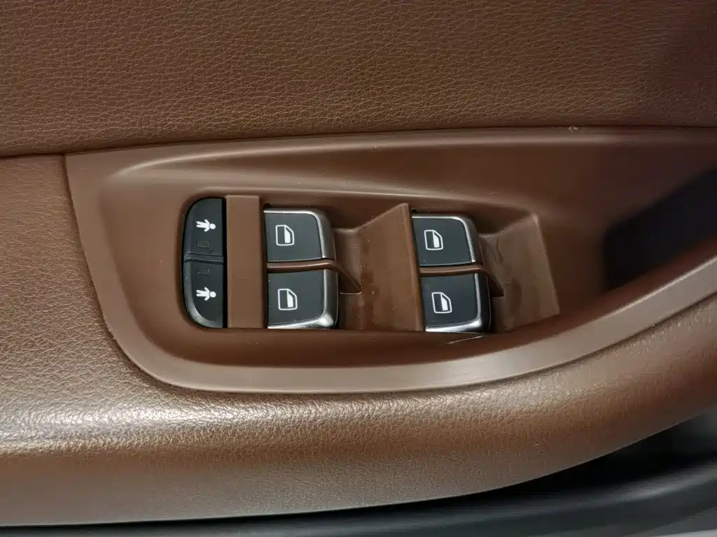 Audi A6L — фото 9