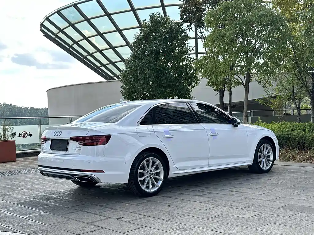 Audi A4L — фото 19