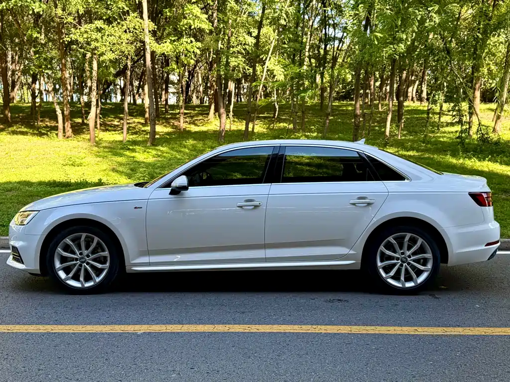 Audi A4L — фото 2