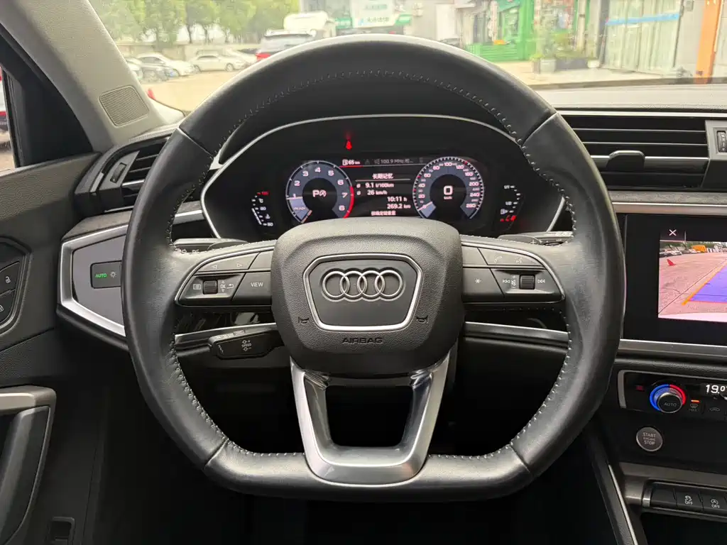 Audi Q3 — фото 14