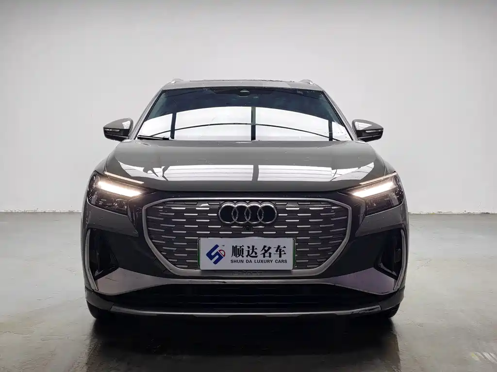 Audi Q4 e-tron — фото 2