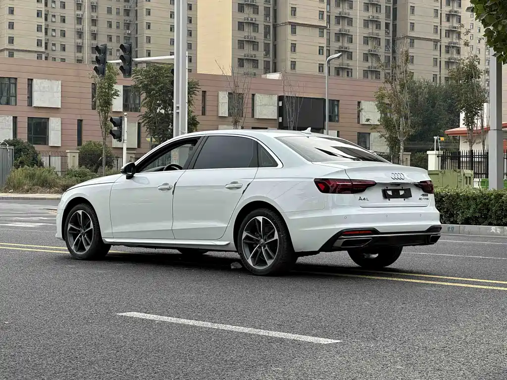 Audi A4L — фото 8