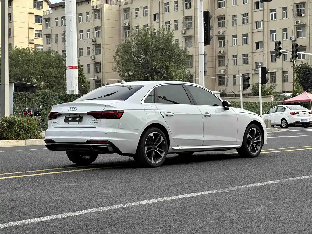 Audi A4L — фото 9